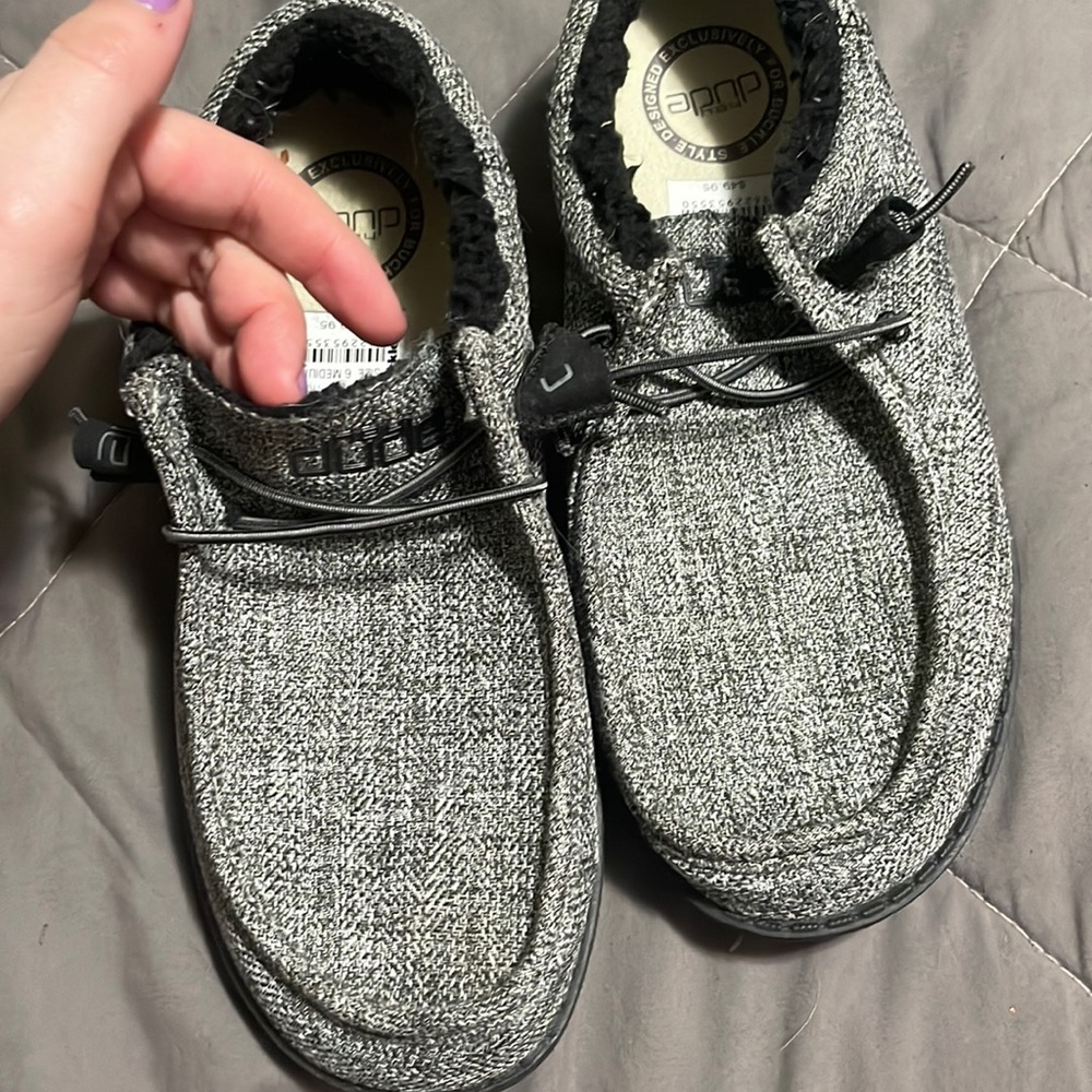 Hey dudes size 7